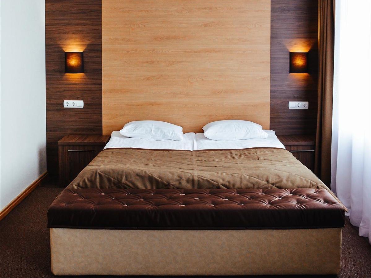 Hotel Sluch Starokostyantyniv Dış mekan fotoğraf